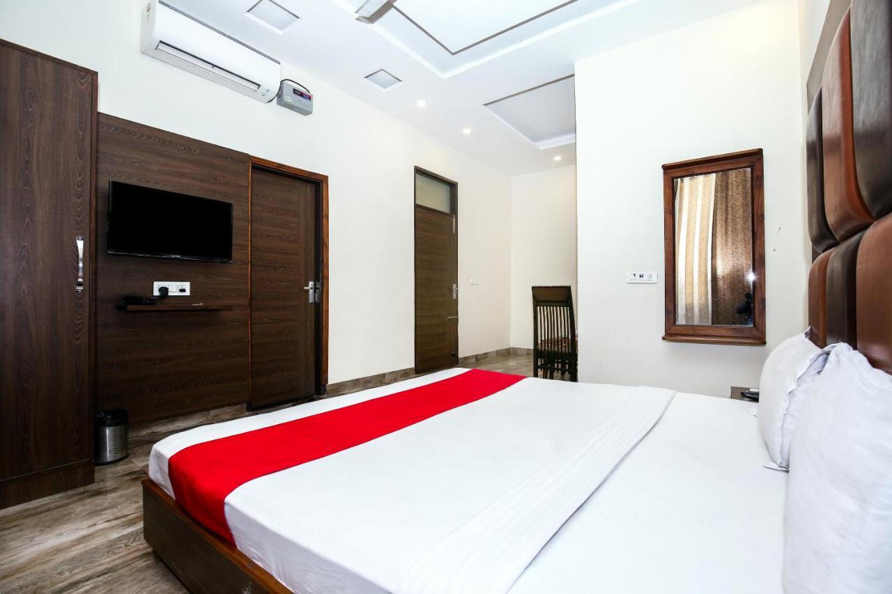 Hotel Hollywood Zirakpur Chandigarh - Family Hotel 外观 照片