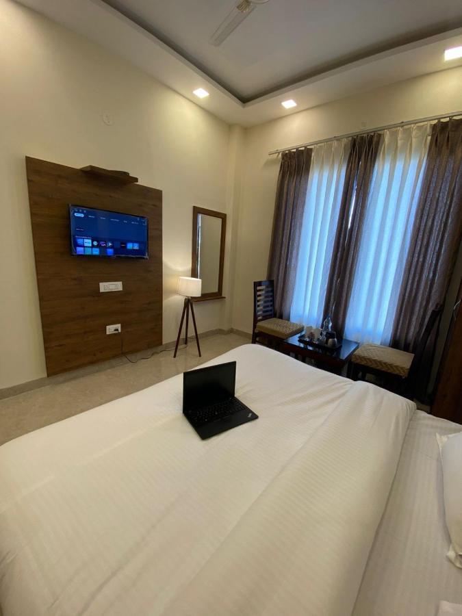 Hotel Hollywood Zirakpur Chandigarh - Family Hotel 外观 照片