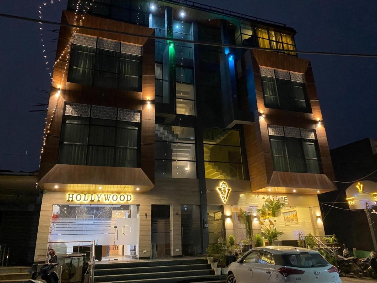 Hotel Hollywood Zirakpur Chandigarh - Family Hotel 外观 照片